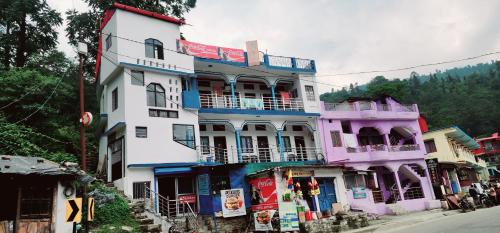 Satkar Hotel And Restuarant,,2 star