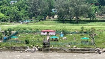 camp om riverside retreat