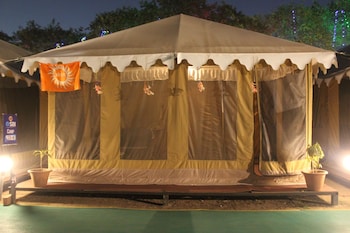 camp om riverside retreat