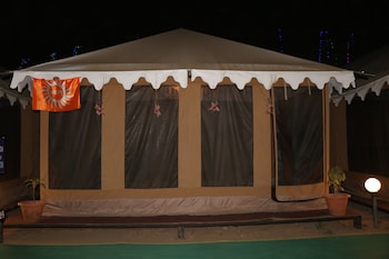 camp om riverside retreat