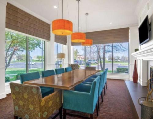 hilton garden inn wichita airport