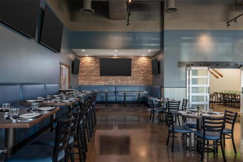 hilton garden inn wichita airport
