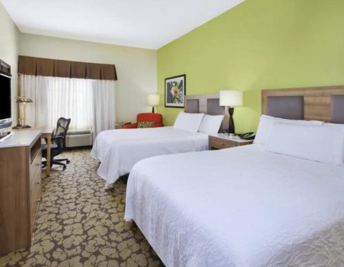 hilton garden inn wichita airport