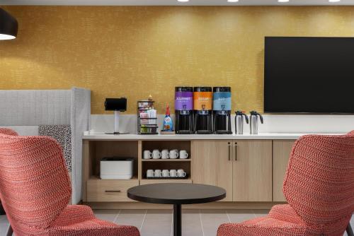 home2 suites by hilton muncie