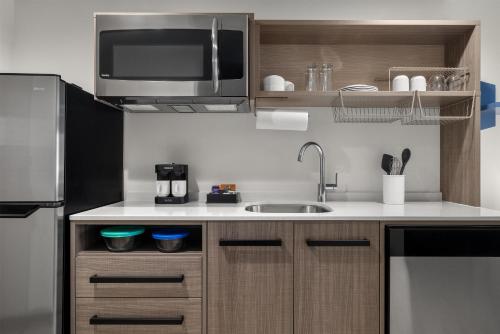 home2 suites by hilton muncie