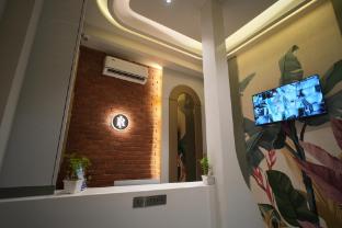 ira retreat varanasi