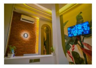 ira retreat varanasi