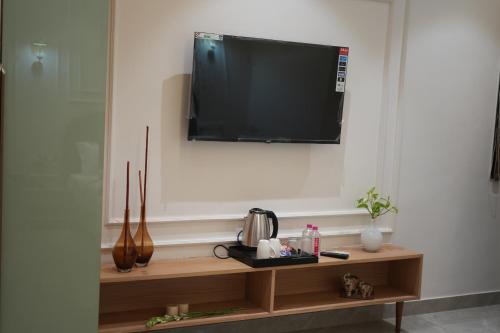 ira retreat varanasi