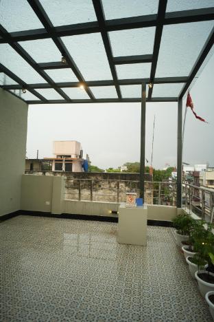 ira retreat varanasi