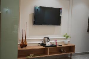 ira retreat varanasi