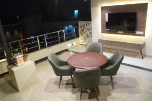 ira retreat varanasi