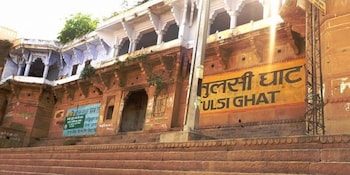 ira retreat varanasi