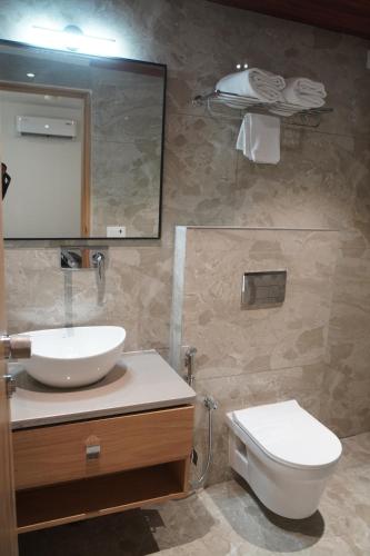 ira retreat varanasi