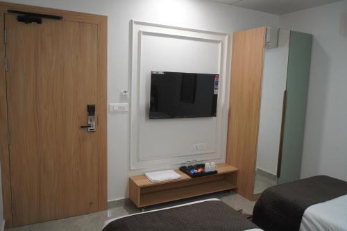 ira retreat varanasi