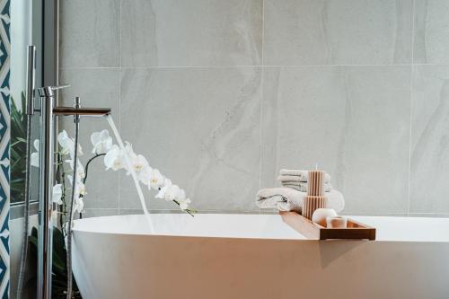 the ozone residences bangtao