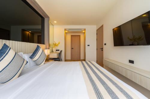 the ozone residences bangtao