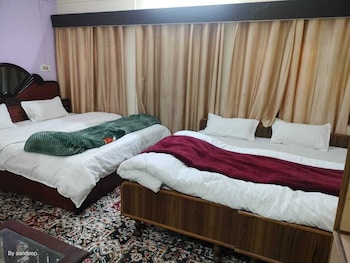 hotel acharya sadan