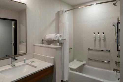fairfield by marriott inn and suites surprise prasada