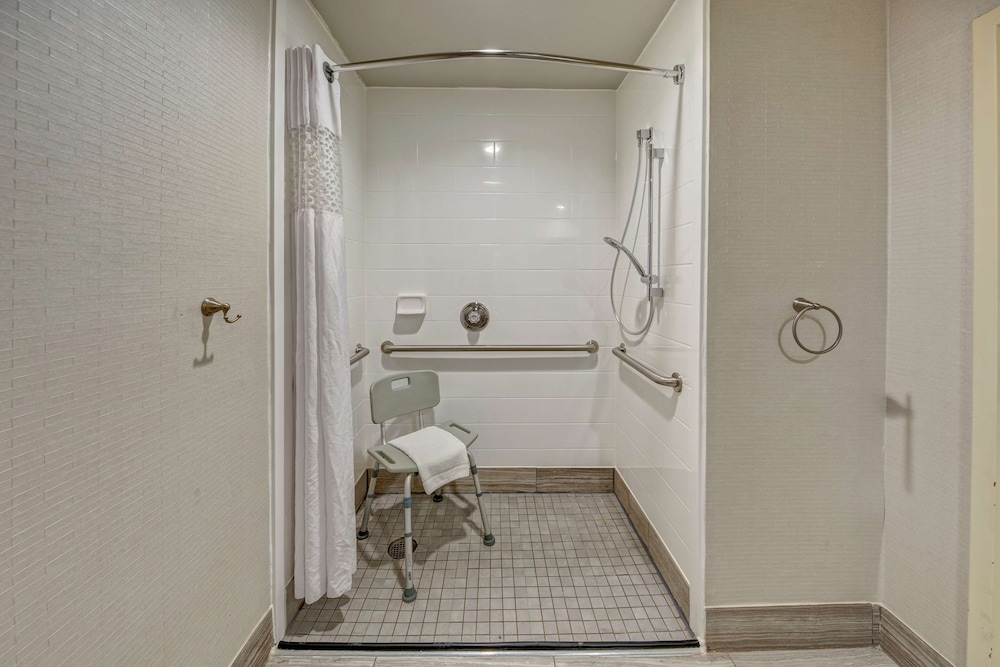 hampton inn peachtree corners norcross