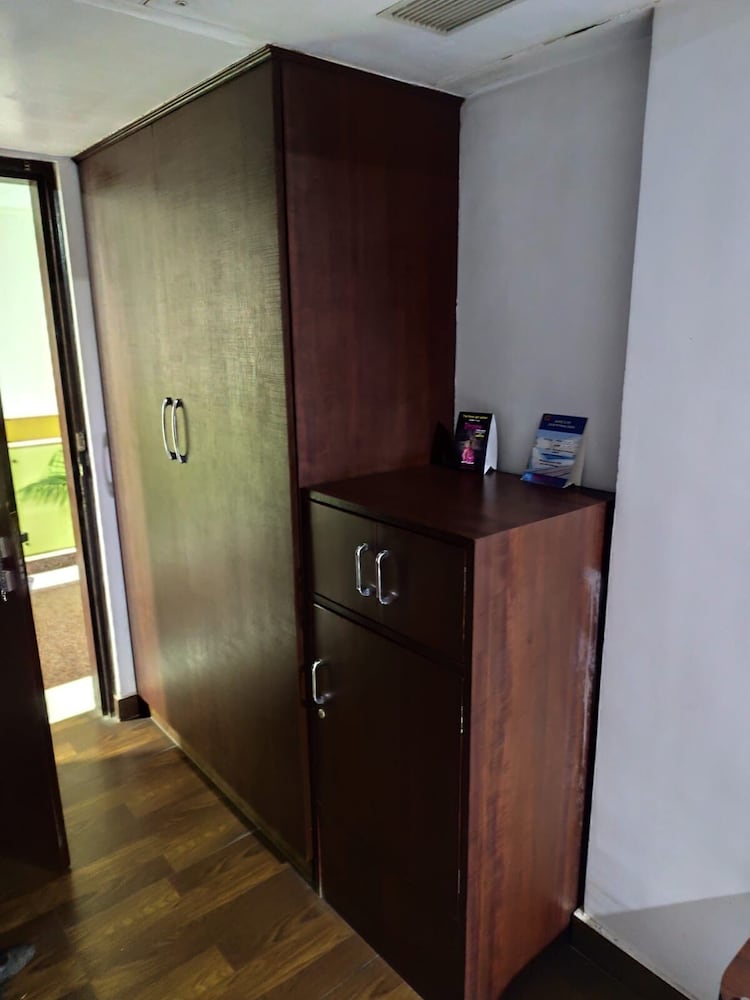 airport city hotel