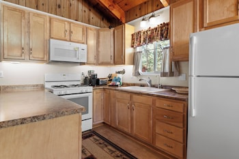 Hythe Cabin,,2 star