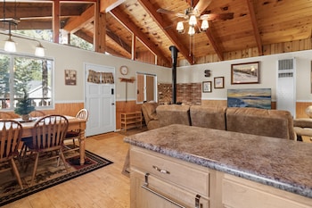 Hythe Cabin,,2 star