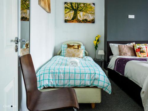 Bucknall Lodge Family Room 1 Hanley,,2 star