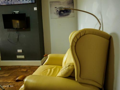 Bucknall Lodge Family Room 1 Hanley,,2 star