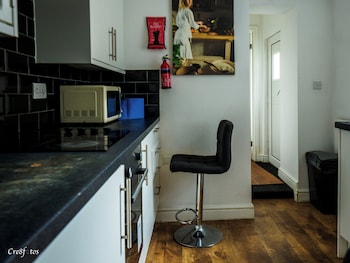 Bucknall Lodge Family Room 3 Hanley,,2 star