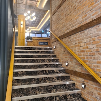 The Maiden City Hotel,,3 star