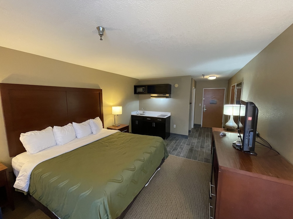 quality inn and suites i 40 east