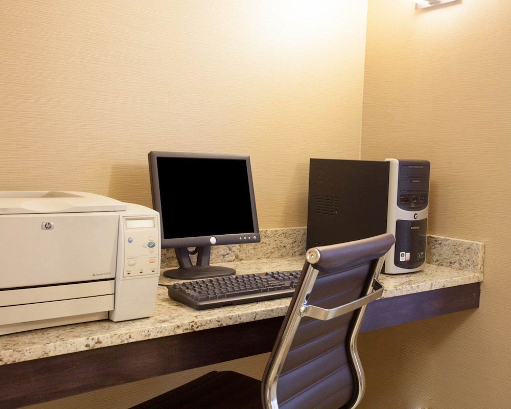 quality inn and suites i 40 east