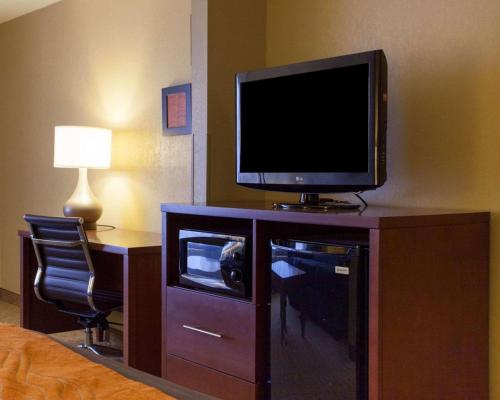quality inn and suites i 40 east
