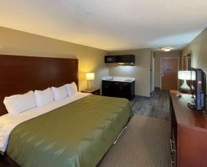 quality inn and suites i 40 east