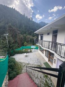 the pahadi soul stay and cafe