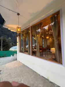 the pahadi soul stay and cafe