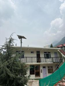 the pahadi soul stay and cafe