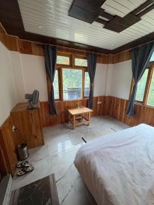 the pahadi soul stay and cafe