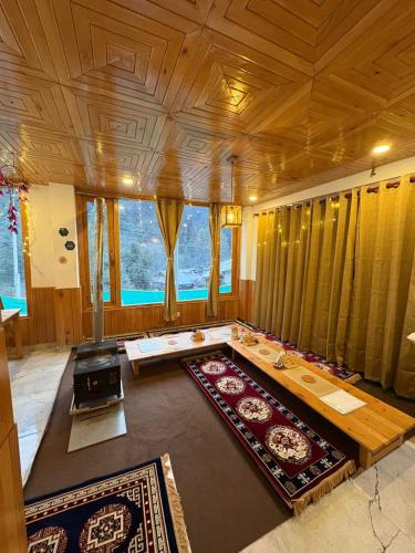 the pahadi soul stay and cafe