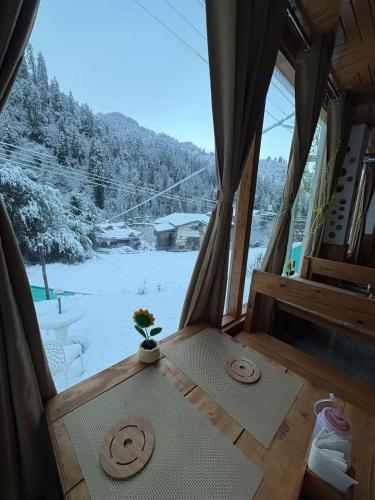 the pahadi soul stay and cafe