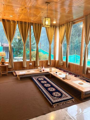 the pahadi soul stay and cafe