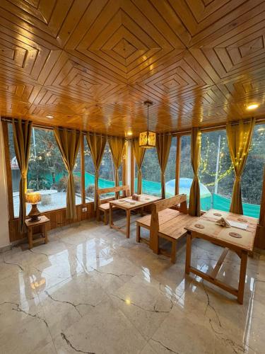 the pahadi soul stay and cafe