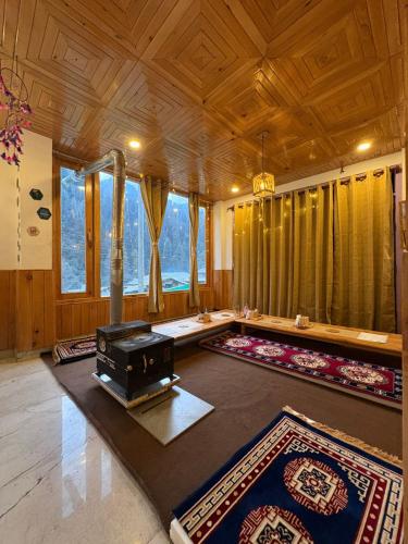 the pahadi soul stay and cafe