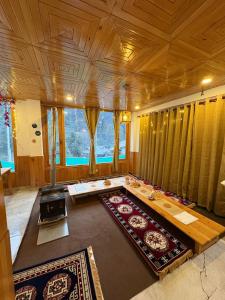 the pahadi soul stay and cafe