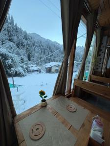 the pahadi soul stay and cafe