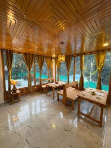 the pahadi soul stay and cafe