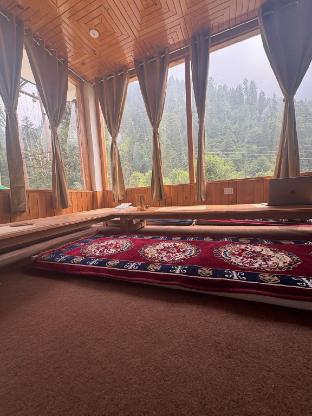 the pahadi soul stay and cafe