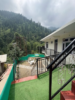 the pahadi soul stay and cafe