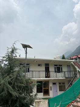 the pahadi soul stay and cafe