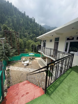 the pahadi soul stay and cafe